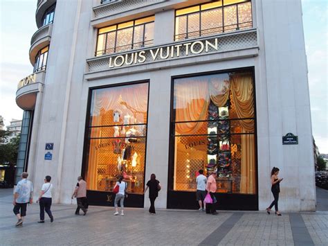 buying louis vuitton in paris airport|original Louis Vuitton store Paris.